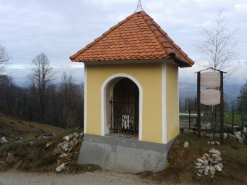 Gorjančeva kapelica na sedlu.